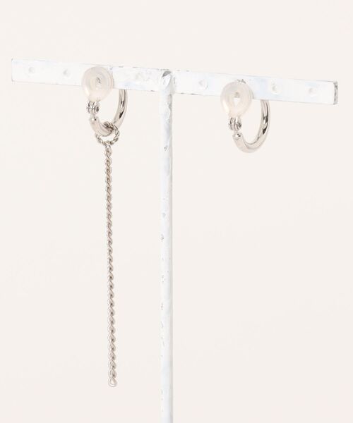 TAKE-UP（テイクアップ）の「【ZOZO限定】スターリングシルバー ロングチェーン フープ  クリップイヤリング（イヤリング・レディース・ホワイトゴールド・FREE）」の5枚目の写真