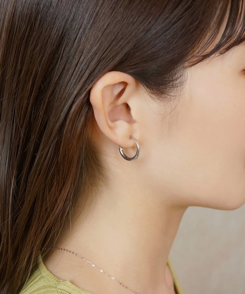 TAKE-UP（テイクアップ）の「【ZOZO限定】スターリングシルバー ロングチェーン フープ  クリップイヤリング（イヤリング・レディース・ホワイトゴールド・FREE）」の2枚目の写真