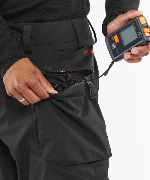 VOLCOM（ボルコム）の「【VOLCOM/ボルコム】 Mens Guch Stretch Gore Pants /ゴアテックスストレッチスキースノーボードパンツ（その他パンツ・メンズ・ブラック/ブラウン/ピンク系その他・X-LARGE/LARGE/MEDIUM/X-SMALL/SMALL）」の5枚目の写真