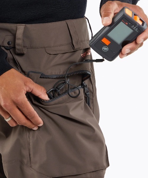 VOLCOM（ボルコム）の「【VOLCOM/ボルコム】 Mens Guch Stretch Gore Pants /ゴアテックスストレッチスキースノーボードパンツ（その他パンツ・メンズ・ブラック/ブラウン/ピンク系その他・X-LARGE/LARGE/MEDIUM/X-SMALL/SMALL）」の17枚目の写真