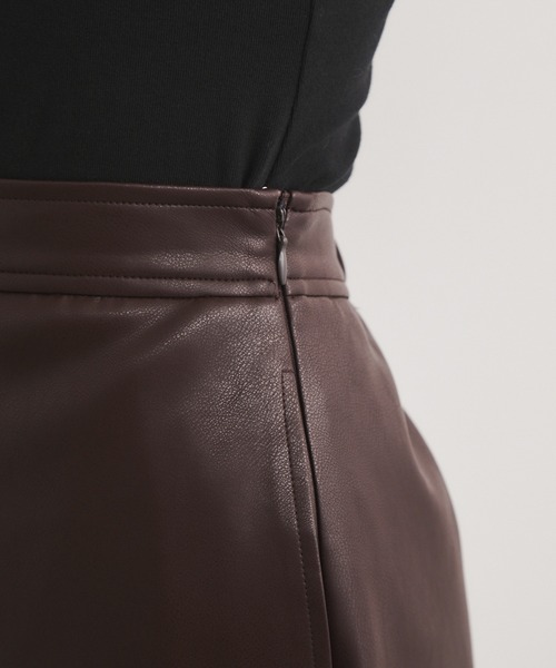 le cercle ADAM ET ROPE'(ルセルクルアダムエロペ)の「シンセティックレザースカート/セットアップ対応(スカート・レディース・キナリ/ダークブラウン/ブラック・FREE)」の18枚目の写真