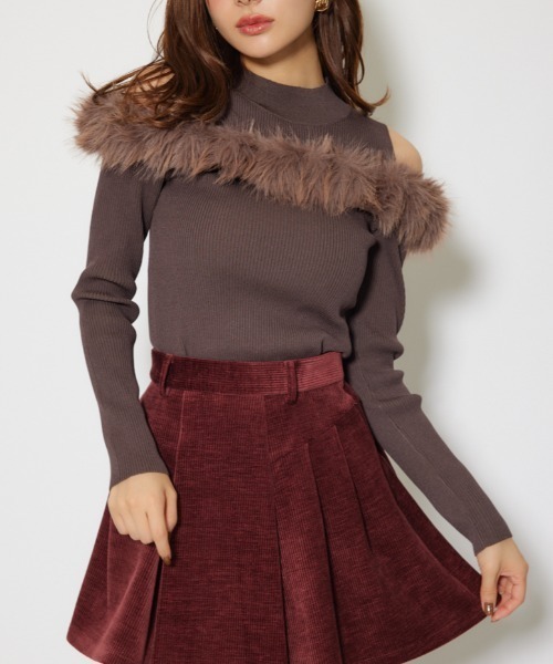 rienda（リエンダ）の「ショルダーオープンフェイクファーニットトップス 秋服 冬服（ニット/セーター・レディース・ブラック/ホワイト/ブラウン・FREE）」の3枚目の写真