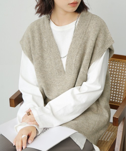 ReRe(リリ)の「シンプル深Vネックニットベスト(ベスト・レディース・アイボリー/グレイッシュベージュ/ネイビー/ベージュ/チャコール・FREE)」の21枚目の写真