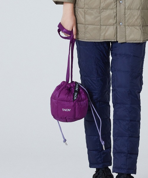TAION（タイオン）の「【TAION（タイオン）】〈グッズ〉ドローストリング ダウンバッグS（ショルダーバッグ・メンズ・ブラック・ONESIZE）」の3枚目の写真