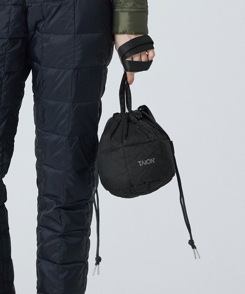 TAION（タイオン）の「【TAION（タイオン）】〈グッズ〉ドローストリング ダウンバッグS（ショルダーバッグ・メンズ・ブラック・ONESIZE）」の9枚目の写真