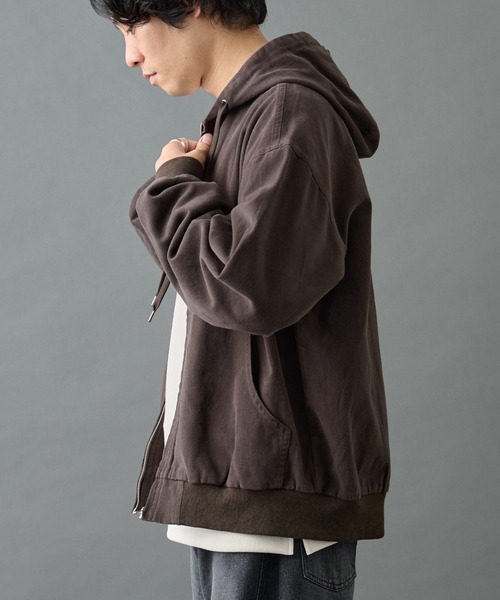 COLONY 2139（コロニートゥーワンスリーナイン）の「バイオ加工ブラッシュツイルパーカー（ブルゾン・メンズ・ブラウン/ブラック・LARGE/MEDIUM）」の6枚目の写真
