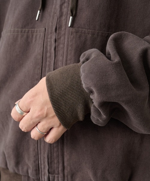 COLONY 2139（コロニートゥーワンスリーナイン）の「バイオ加工ブラッシュツイルパーカー（ブルゾン・メンズ・ブラウン/ブラック・LARGE/MEDIUM）」の17枚目の写真