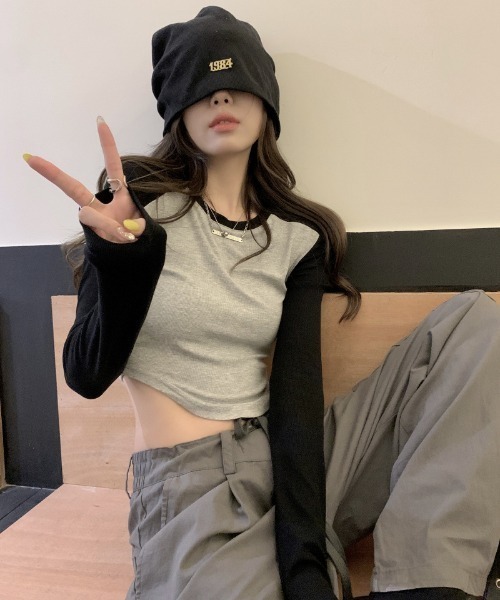 lilful(リルフル)の「シンプル タイトフィット配色ラグランピチロンT(Tシャツ/カットソー・レディース・ブラック・F)」の2枚目の写真
