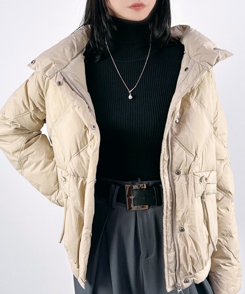 CLOTHY(クロシィ)の「【リアルダウン90%】スラッシュステッチダウンジャケット(ダウンジャケット/コート・レディース・ベージュ/ブラック・LARGE)」の2枚目の写真