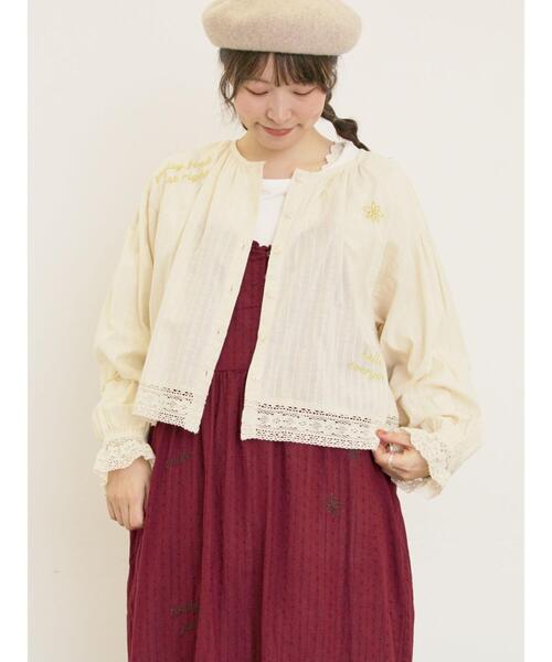 Samansa Mos2(サマンサ モスモス)の「ランダム刺繍入りブラウス(シャツ/ブラウス・レディース・キナリ/ブラック/グリーン/ボルドー・F)」の2枚目の写真