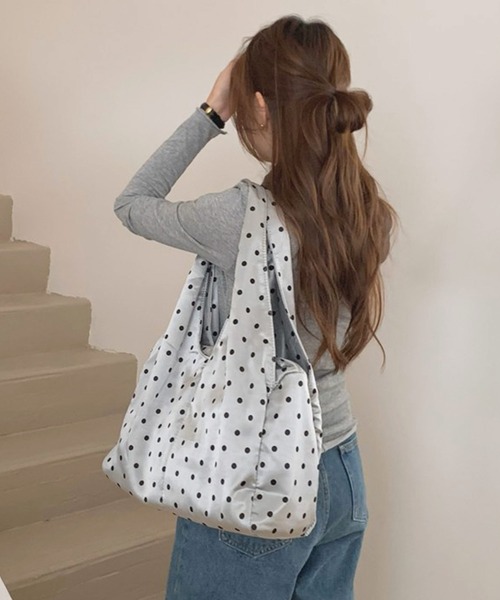 .KOM(ドットコム)の「A'GEM/9 × .kom 『.KOM/ドットケーオーエム』 Casual Polka Dot Large Capacity Bag/カジュアル ドットパターン 大容量バッグ(エコバッグ/サブバッグ・レディース・ブラック/ホワイト/グレー・FREE)」の1枚目の写真