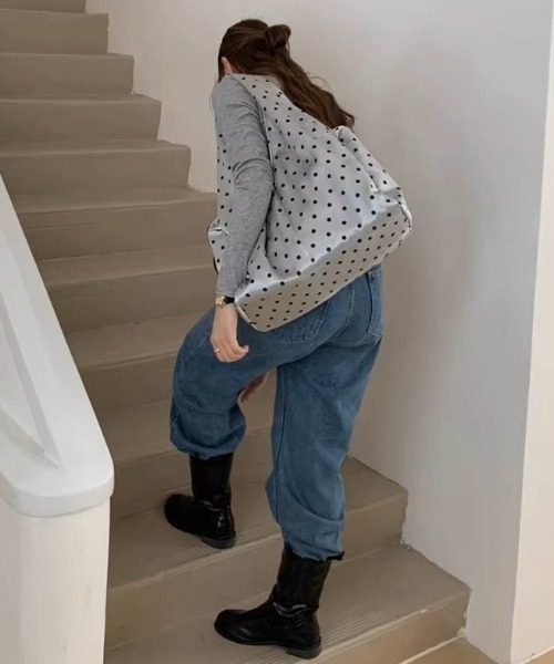 .KOM(ドットコム)の「A'GEM/9 × .kom 『.KOM/ドットケーオーエム』 Casual Polka Dot Large Capacity Bag/カジュアル ドットパターン 大容量バッグ(エコバッグ/サブバッグ・レディース・ブラック/ホワイト/グレー・FREE)」の6枚目の写真