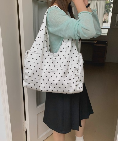 .KOM(ドットコム)の「A'GEM/9 × .kom 『.KOM/ドットケーオーエム』 Casual Polka Dot Large Capacity Bag/カジュアル ドットパターン 大容量バッグ(エコバッグ/サブバッグ・レディース・ブラック/ホワイト/グレー・FREE)」の7枚目の写真