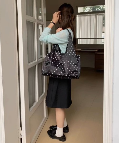 .KOM(ドットコム)の「A'GEM/9 × .kom 『.KOM/ドットケーオーエム』 Casual Polka Dot Large Capacity Bag/カジュアル ドットパターン 大容量バッグ(エコバッグ/サブバッグ・レディース・ブラック/ホワイト/グレー・FREE)」の13枚目の写真