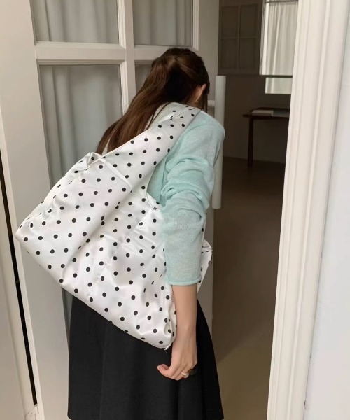 .KOM(ドットコム)の「A'GEM/9 × .kom 『.KOM/ドットケーオーエム』 Casual Polka Dot Large Capacity Bag/カジュアル ドットパターン 大容量バッグ(エコバッグ/サブバッグ・レディース・ブラック/ホワイト/グレー・FREE)」の8枚目の写真