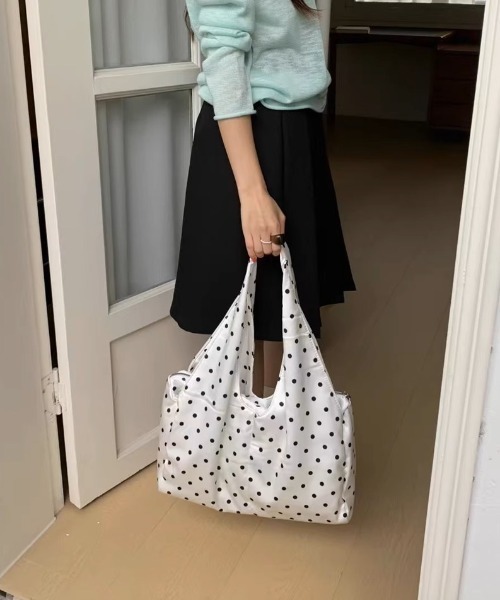 .KOM(ドットコム)の「A'GEM/9 × .kom 『.KOM/ドットケーオーエム』 Casual Polka Dot Large Capacity Bag/カジュアル ドットパターン 大容量バッグ(エコバッグ/サブバッグ・レディース・ブラック/ホワイト/グレー・FREE)」の11枚目の写真