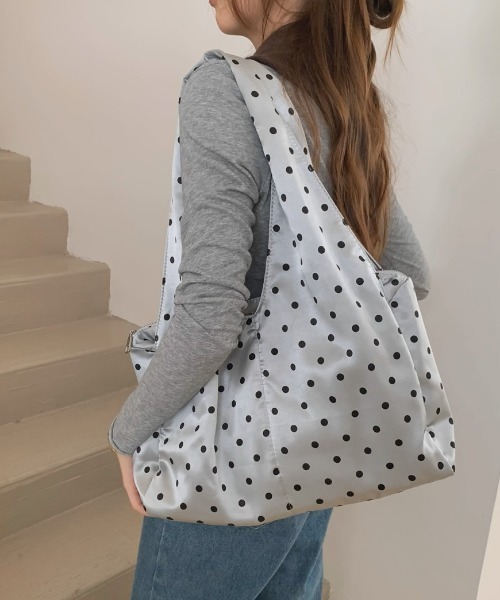 .KOM(ドットコム)の「A'GEM/9 × .kom 『.KOM/ドットケーオーエム』 Casual Polka Dot Large Capacity Bag/カジュアル ドットパターン 大容量バッグ(エコバッグ/サブバッグ・レディース・ブラック/ホワイト/グレー・FREE)」の5枚目の写真