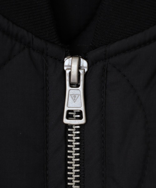 GUESS JEANS(ゲスジーンズ)の「GUESS JEANS GJ QUILTED PUFFER VEST ゲス キルティング・パファーベスト(ダウンベスト・メンズ・ブラック・S/L/M)」の4枚目の写真