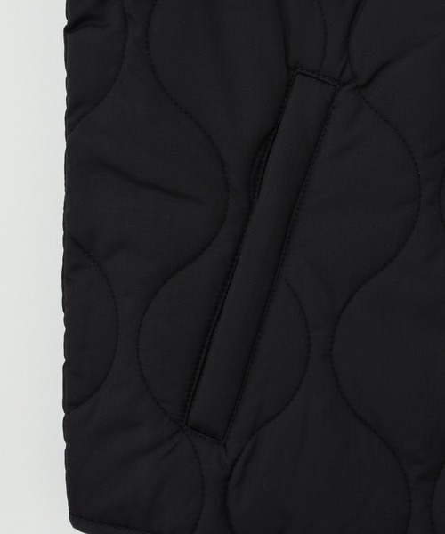 GUESS JEANS(ゲスジーンズ)の「GUESS JEANS GJ QUILTED PUFFER VEST ゲス キルティング・パファーベスト(ダウンベスト・メンズ・ブラック・S/L/M)」の9枚目の写真
