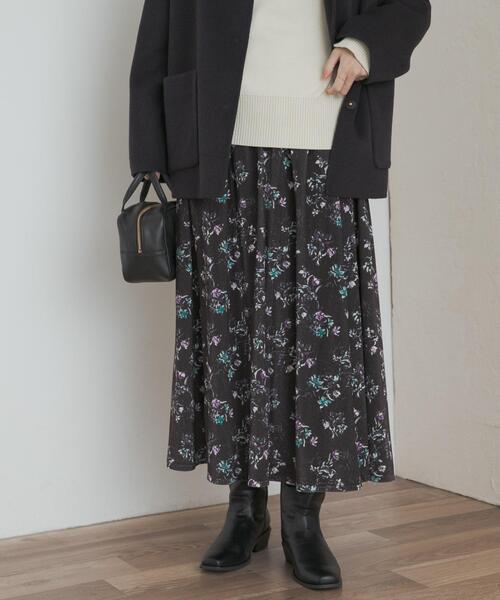 URBAN RESEARCH DOORS(アーバンリサーチドアーズ)の「ベロアフラワープリントスカート(スカート・レディース・ブラウン系その他/ブラック系その他・MEDIUM)」の3枚目の写真