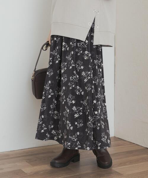 URBAN RESEARCH DOORS(アーバンリサーチドアーズ)の「ベロアフラワープリントスカート(スカート・レディース・ブラウン系その他/ブラック系その他・MEDIUM)」の15枚目の写真
