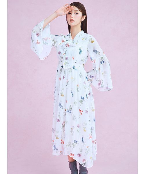 CELFORD(セルフォード)の「フラワープリントボウタイワンピース(ワンピース・レディース・ネイビー/オフホワイト・36/38)」の4枚目の写真