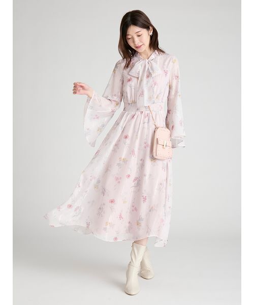 CELFORD(セルフォード)の「フラワープリントボウタイワンピース(ワンピース・レディース・ネイビー/オフホワイト・36/38)」の17枚目の写真