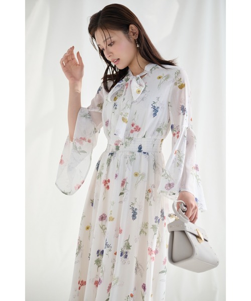 CELFORD(セルフォード)の「フラワープリントボウタイワンピース(ワンピース・レディース・ネイビー/オフホワイト・36/38)」の2枚目の写真