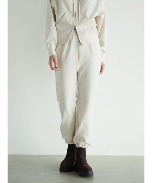 FIKA.(フィーカ)の「Crushed velour sweat pants(その他パンツ・レディース・ベージュ/オフホワイト・MEDIUM)」の3枚目の写真