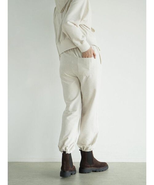 FIKA.(フィーカ)の「Crushed velour sweat pants(その他パンツ・レディース・ベージュ/オフホワイト・MEDIUM)」の5枚目の写真