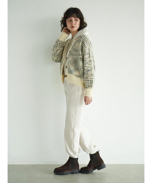 FIKA.(フィーカ)の「Crushed velour sweat pants(その他パンツ・レディース・ベージュ/オフホワイト・MEDIUM)」の6枚目の写真