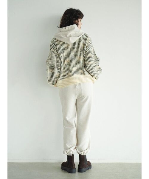 FIKA.(フィーカ)の「Crushed velour sweat pants(その他パンツ・レディース・ベージュ/オフホワイト・MEDIUM)」の7枚目の写真