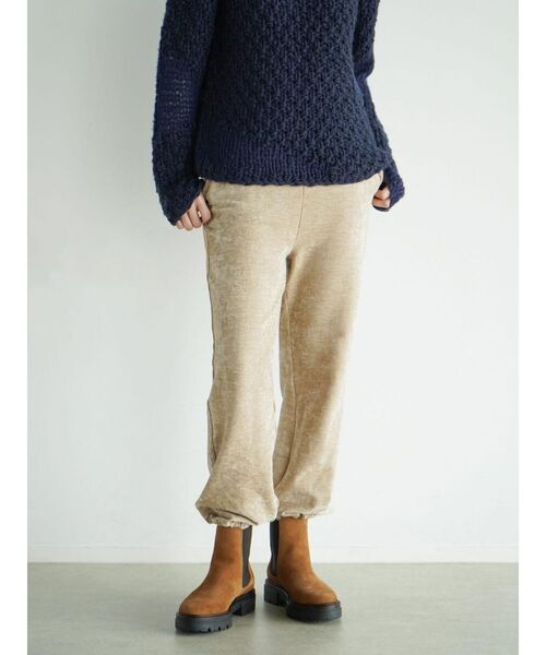 FIKA.(フィーカ)の「Crushed velour sweat pants(その他パンツ・レディース・ベージュ/オフホワイト・MEDIUM)」の8枚目の写真