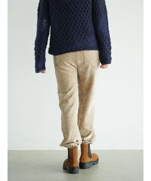FIKA.(フィーカ)の「Crushed velour sweat pants(その他パンツ・レディース・ベージュ/オフホワイト・MEDIUM)」の10枚目の写真