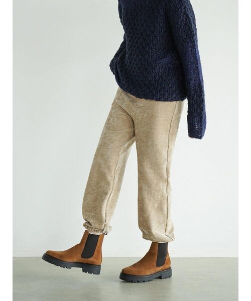 FIKA.(フィーカ)の「Crushed velour sweat pants(その他パンツ・レディース・ベージュ/オフホワイト・MEDIUM)」の2枚目の写真