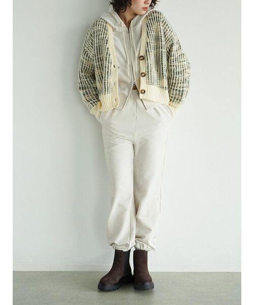 FIKA.(フィーカ)の「Crushed velour sweat pants(その他パンツ・レディース・ベージュ/オフホワイト・MEDIUM)」の1枚目の写真
