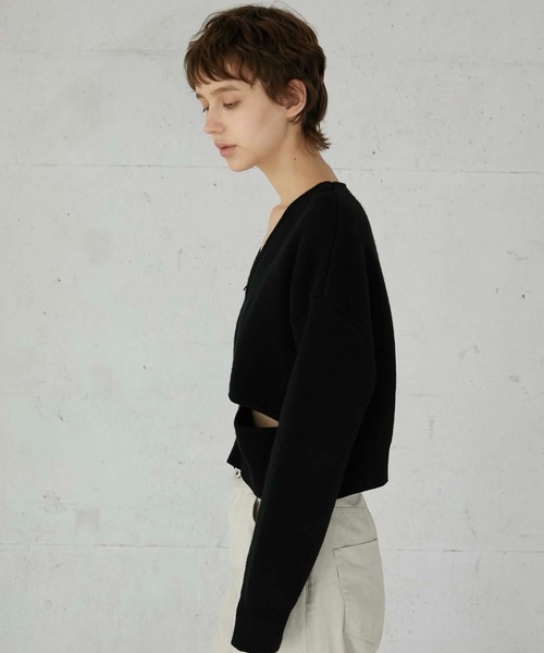 LA PEAU DE GEM（ラポドゥジェム）の「【LA PEAU DE GEM】fake pocket cardigan/フェイクポケットカーディガン（カーディガン/ボレロ・レディース・ブラック/グレー・FREE）」の4枚目の写真