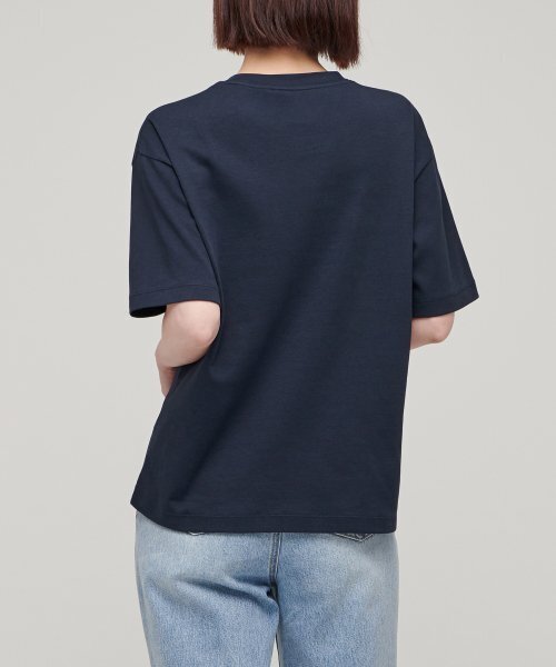 MUSINSA STANDARD WOMAN（ムシンサスタンダードウーマン）の「ウィメンズリラックスフィットクルーネックTシャツ[ダークネイビー]（Tシャツ/カットソー・レディース・その他・SMALL/MEDIUM/LARGE/X-SMALL）」の2枚目の写真