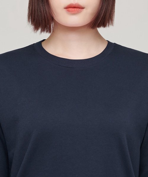 MUSINSA STANDARD WOMAN（ムシンサスタンダードウーマン）の「ウィメンズリラックスフィットクルーネックTシャツ[ダークネイビー]（Tシャツ/カットソー・レディース・その他・SMALL/MEDIUM/LARGE/X-SMALL）」の3枚目の写真