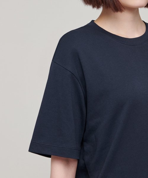 MUSINSA STANDARD WOMAN（ムシンサスタンダードウーマン）の「ウィメンズリラックスフィットクルーネックTシャツ[ダークネイビー]（Tシャツ/カットソー・レディース・その他・SMALL/MEDIUM/LARGE/X-SMALL）」の5枚目の写真