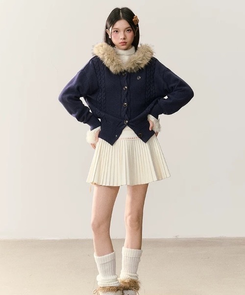 AsRiRe（アスリレイ）の「フェイクファー付き　ニットカーディガン（カーディガン/ボレロ・レディース・ネイビー/ホワイト・M）」の4枚目の写真
