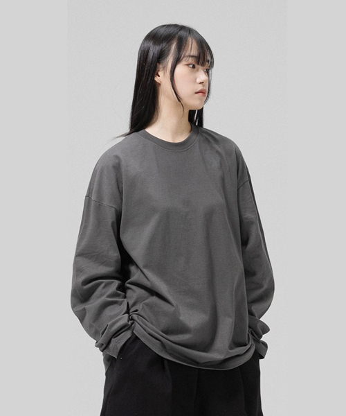 GRANFINNY(グランフィニ)の「ベーシックラウンドロングスリーブ-グレー(Tシャツ/カットソー・レディース・ダークグレー・MEDIUM/LARGE/X-LARGE)」の4枚目の写真