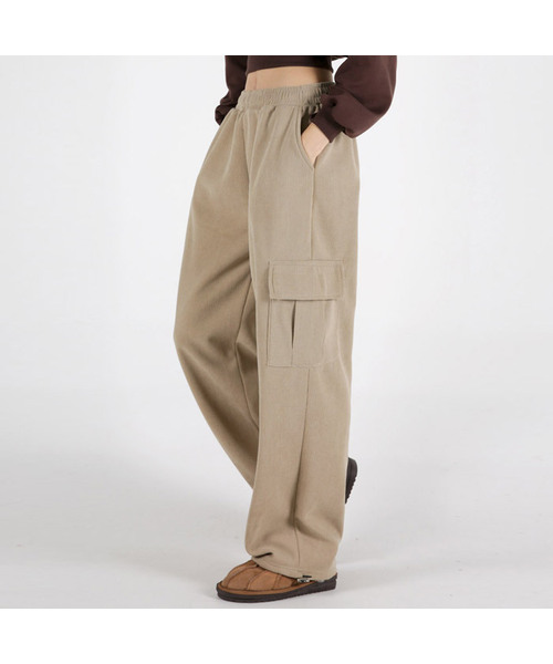 UMM(ウム)の「Women's Heavy Fleece Lining Cargo Wide Corduroy Pants (6 Colors)(その他パンツ・レディース・ブラック/ベージュ/ネイビー/ブラウン/ピンク/アイボリー・MEDIUM/LARGE)」の4枚目の写真