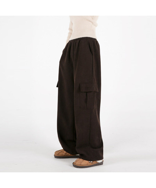 UMM(ウム)の「Women's Heavy Fleece Lining Cargo Wide Corduroy Pants (6 Colors)(その他パンツ・レディース・ブラック/ベージュ/ネイビー/ブラウン/ピンク/アイボリー・MEDIUM/LARGE)」の3枚目の写真