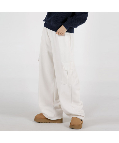 UMM(ウム)の「Women's Heavy Fleece Lining Cargo Wide Corduroy Pants (6 Colors)(その他パンツ・レディース・ブラック/ベージュ/ネイビー/ブラウン/ピンク/アイボリー・MEDIUM/LARGE)」の1枚目の写真