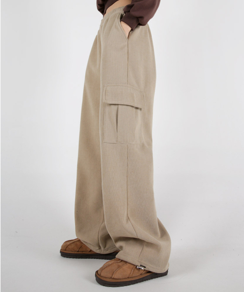 UMM(ウム)の「Women's Heavy Fleece Lining Cargo Wide Corduroy Pants (6 Colors)(その他パンツ・レディース・ブラック/ベージュ/ネイビー/ブラウン/ピンク/アイボリー・MEDIUM/LARGE)」の7枚目の写真