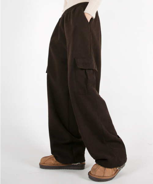UMM(ウム)の「Women's Heavy Fleece Lining Cargo Wide Corduroy Pants (6 Colors)(その他パンツ・レディース・ブラック/ベージュ/ネイビー/ブラウン/ピンク/アイボリー・MEDIUM/LARGE)」の9枚目の写真
