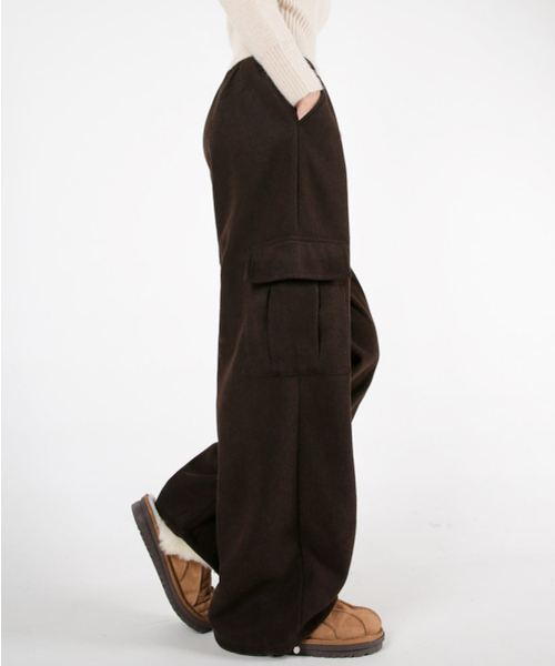 UMM(ウム)の「Women's Heavy Fleece Lining Cargo Wide Corduroy Pants (6 Colors)(その他パンツ・レディース・ブラック/ベージュ/ネイビー/ブラウン/ピンク/アイボリー・MEDIUM/LARGE)」の10枚目の写真