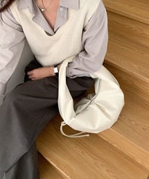 LYEON（リヨン）の「ムーンショルダーバッグ（ショルダーバッグ）」