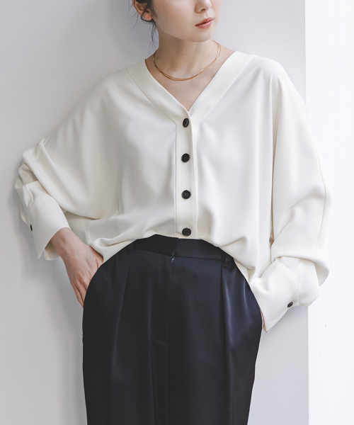 Noble(ノーブル)の「《追加・WEB限定カラー》エステルダブルクロスカーデブラウス(シャツ/ブラウス・レディース・ベージュ/ホワイト系その他/ベージュ系その他・FREE)」の5枚目の写真